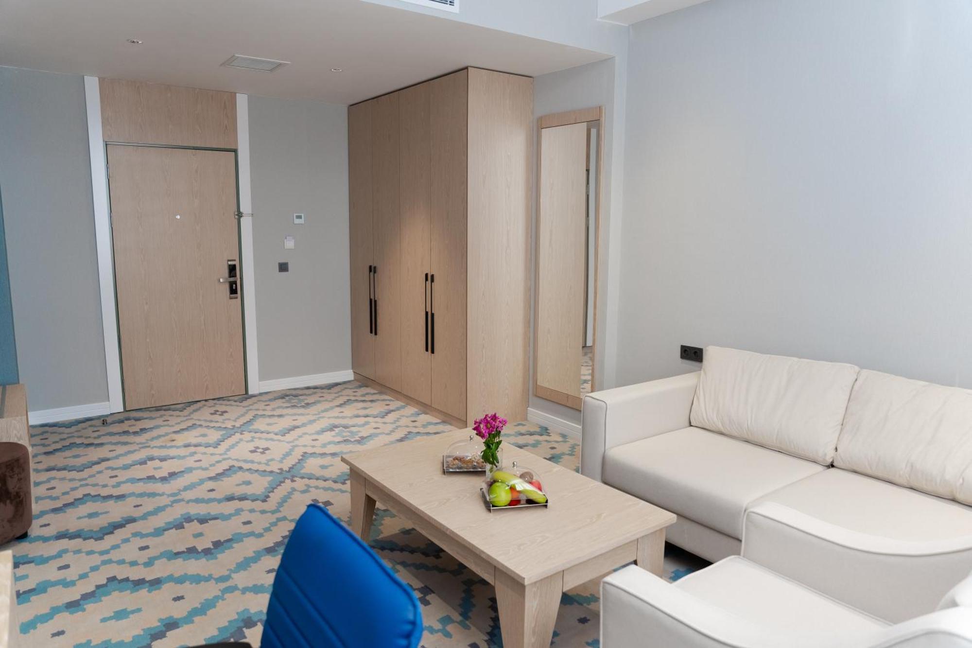 Park Dedeman Almaty Exterior foto