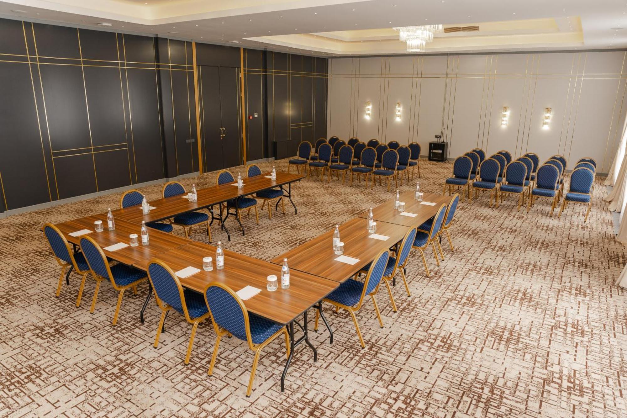Park Dedeman Almaty Exterior foto